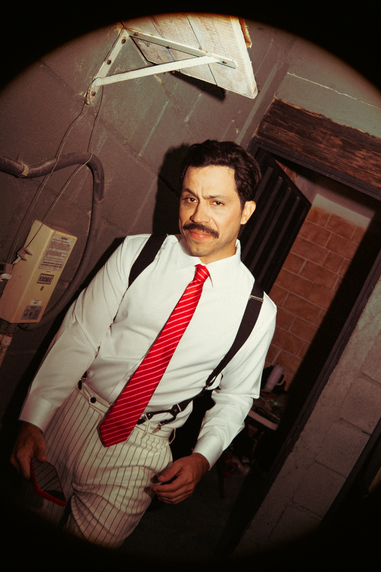 JAVIER GRULLON ES
"Billy Flynn"